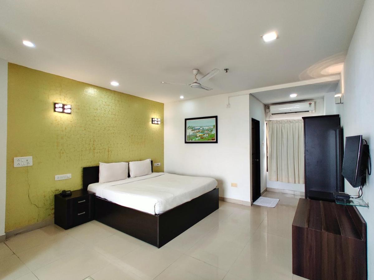 Golden Chariot Hotel Daman Eksteriør billede