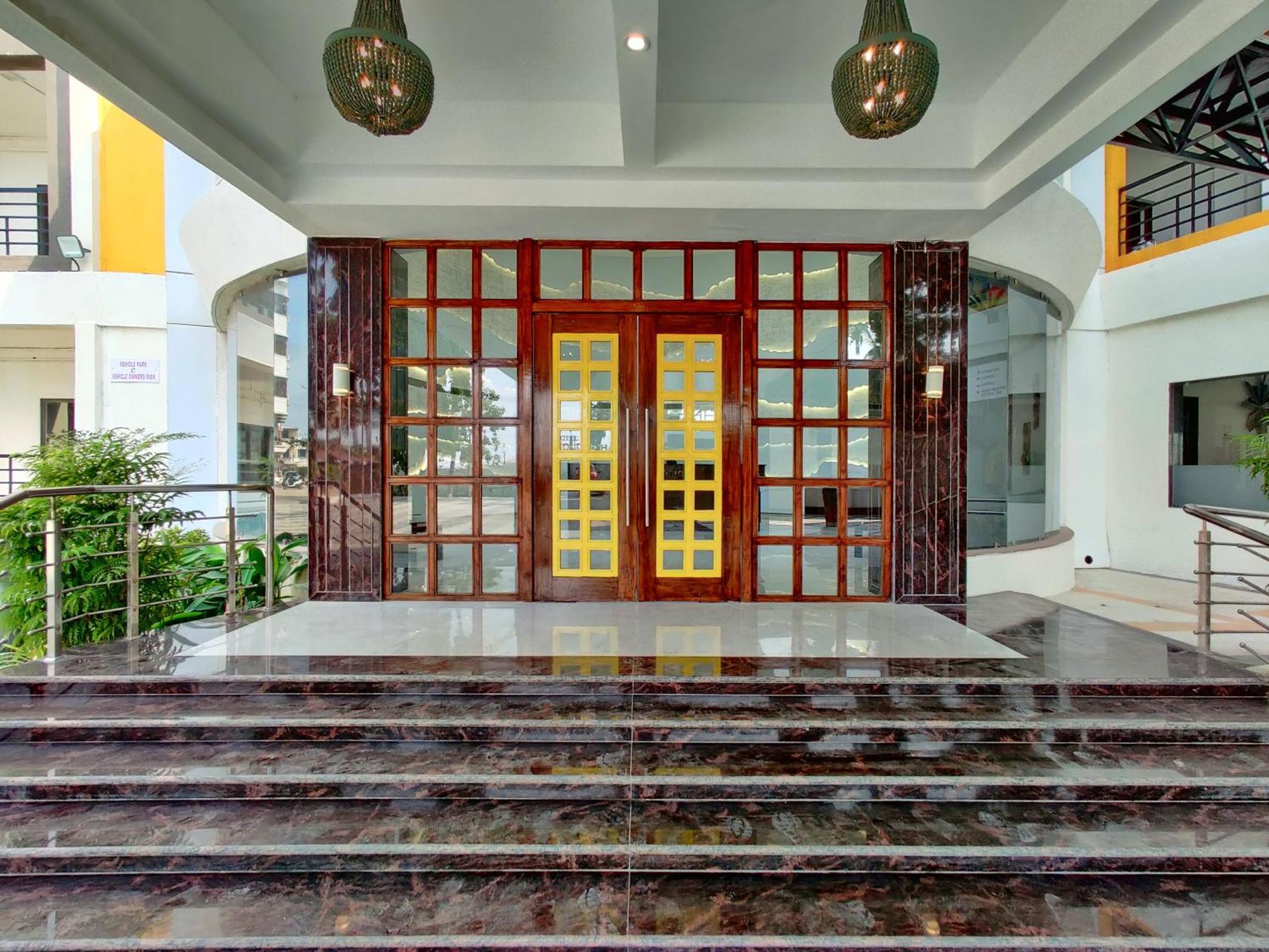 Golden Chariot Hotel Daman Eksteriør billede
