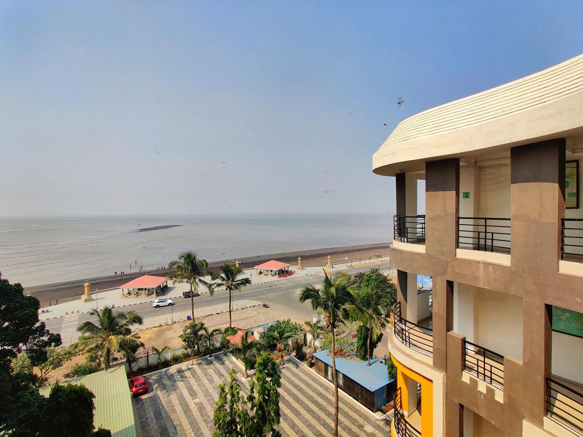 Golden Chariot Hotel Daman Eksteriør billede