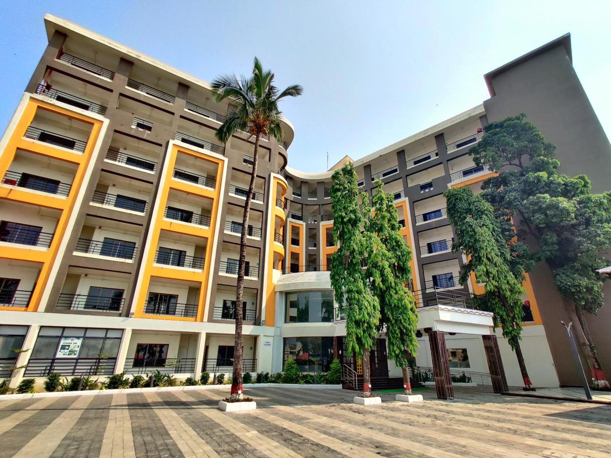Golden Chariot Hotel Daman Eksteriør billede