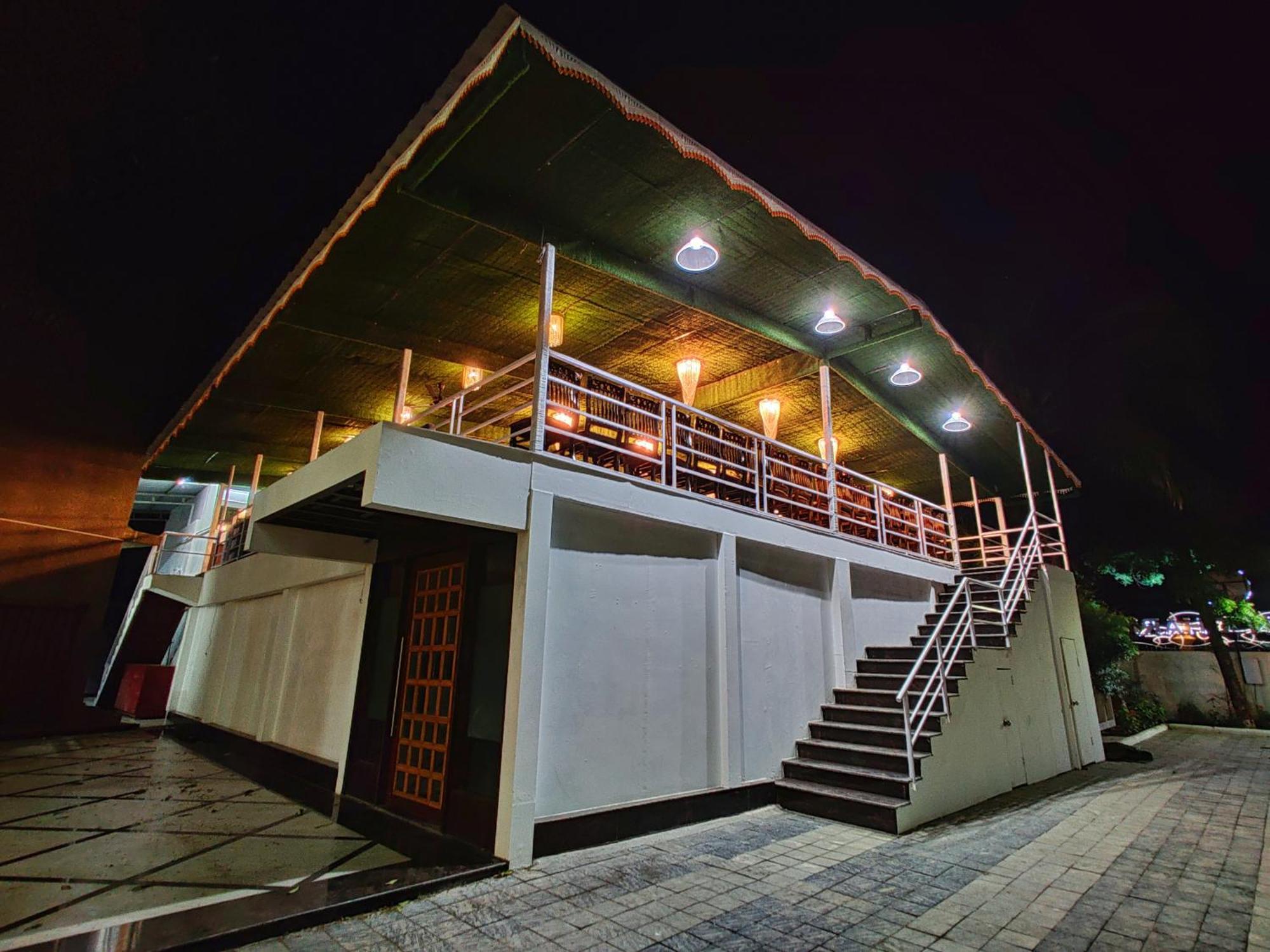 Golden Chariot Hotel Daman Eksteriør billede