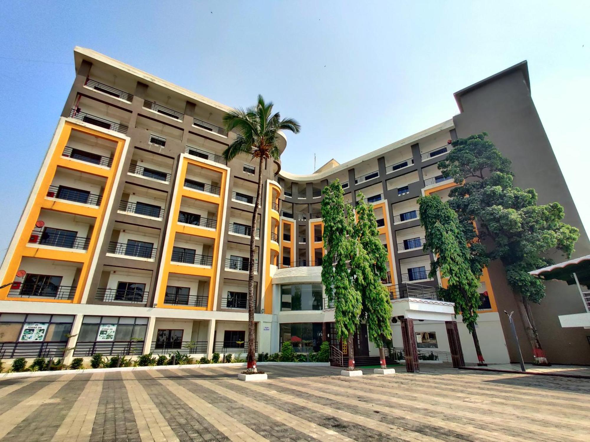 Golden Chariot Hotel Daman Eksteriør billede