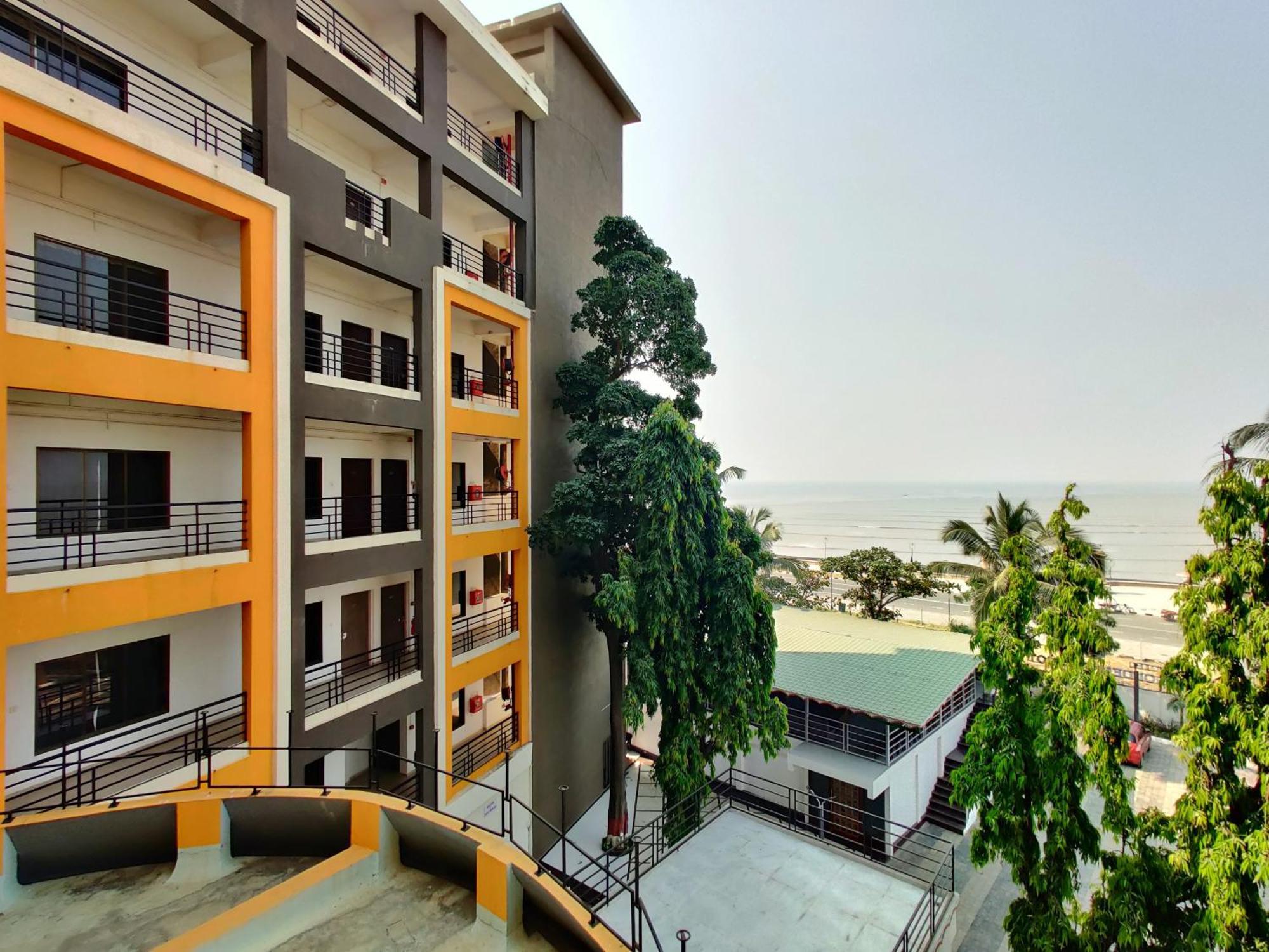 Golden Chariot Hotel Daman Eksteriør billede