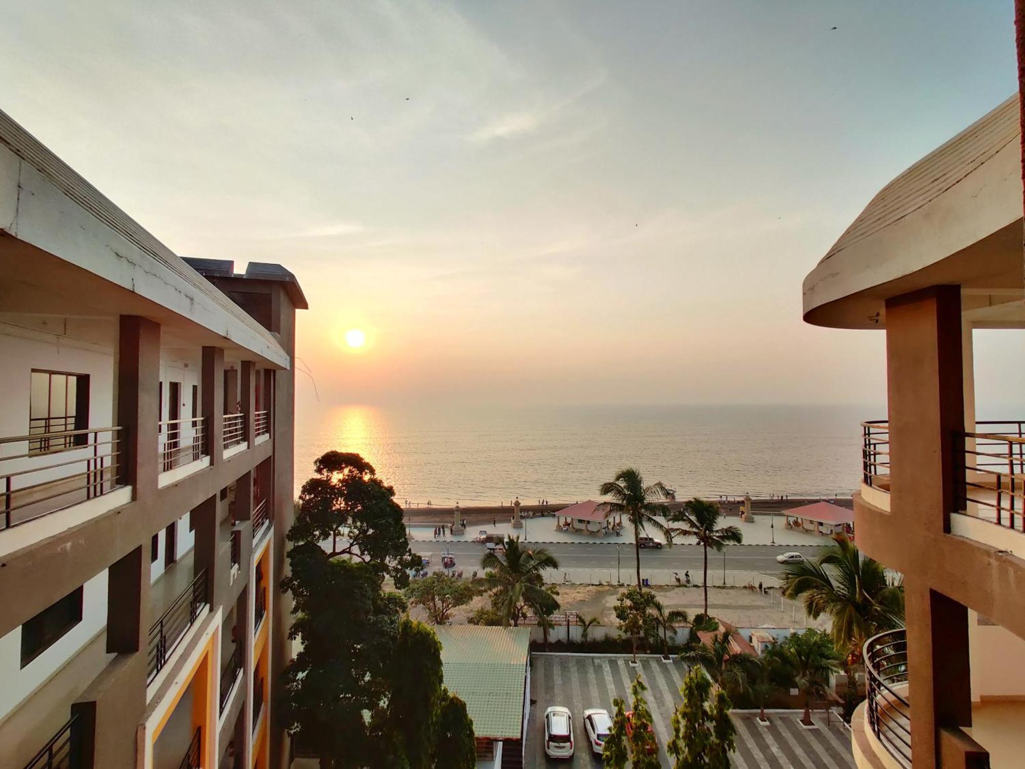 Golden Chariot Hotel Daman Eksteriør billede