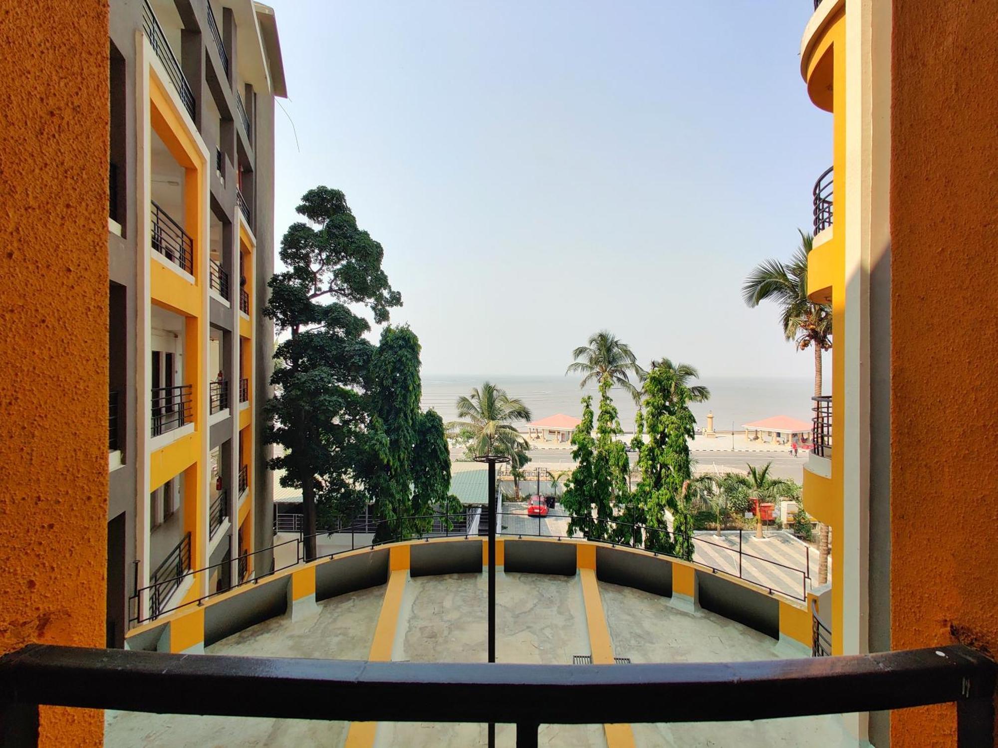 Golden Chariot Hotel Daman Eksteriør billede