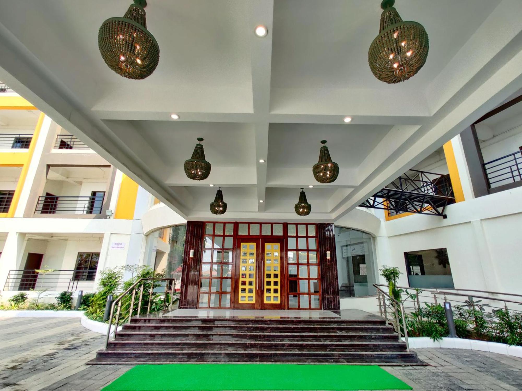 Golden Chariot Hotel Daman Eksteriør billede