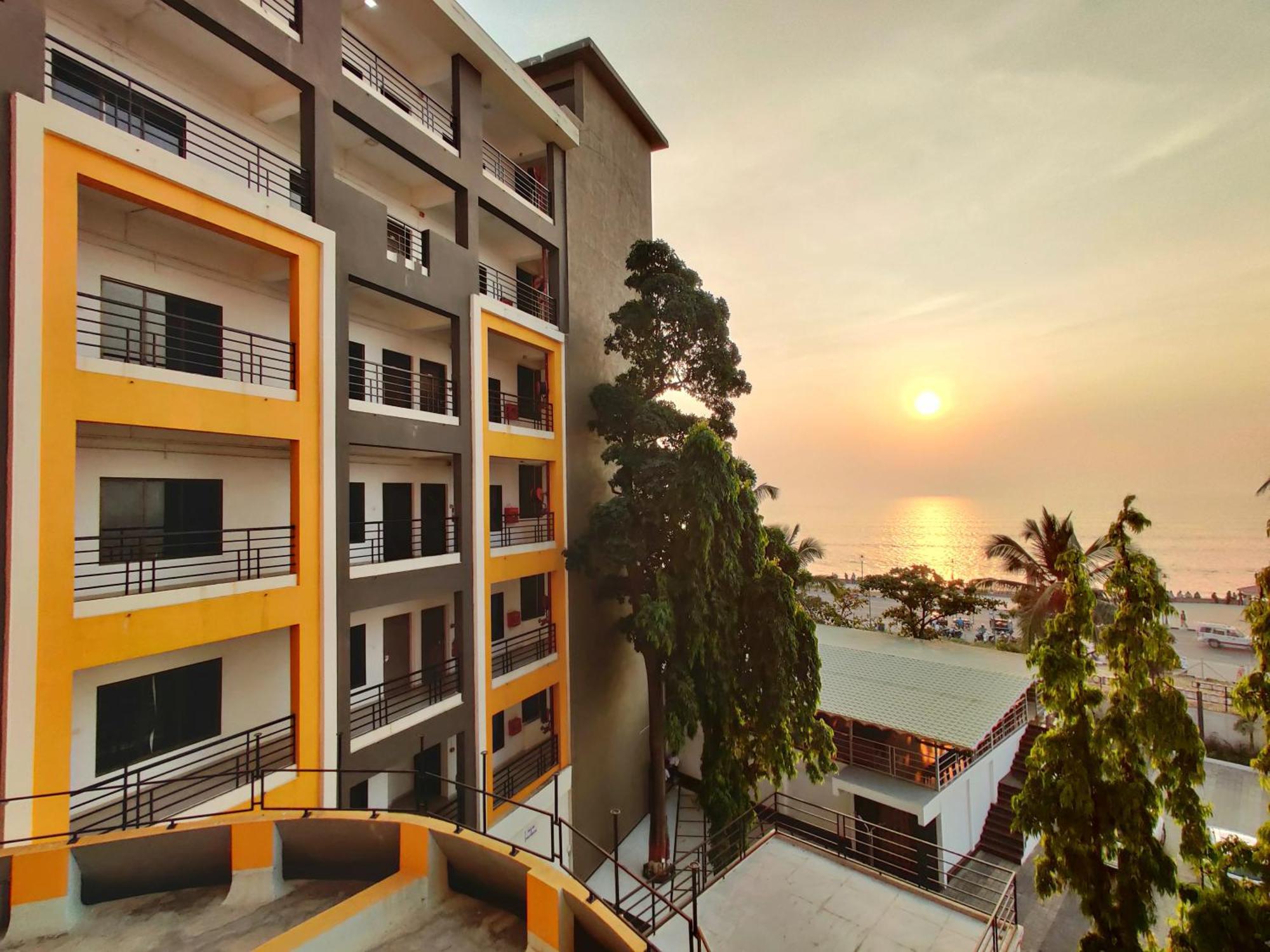 Golden Chariot Hotel Daman Eksteriør billede
