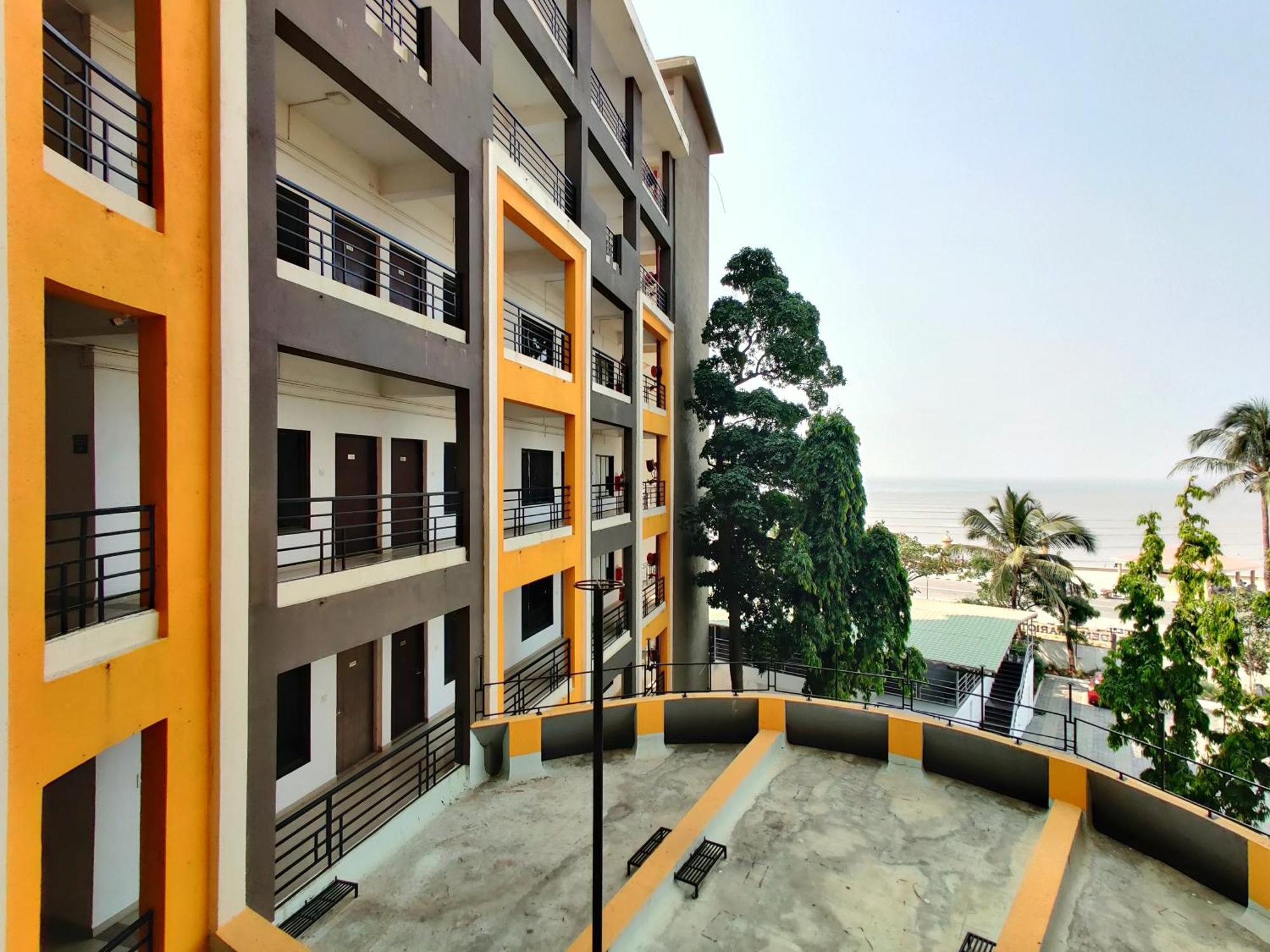 Golden Chariot Hotel Daman Eksteriør billede