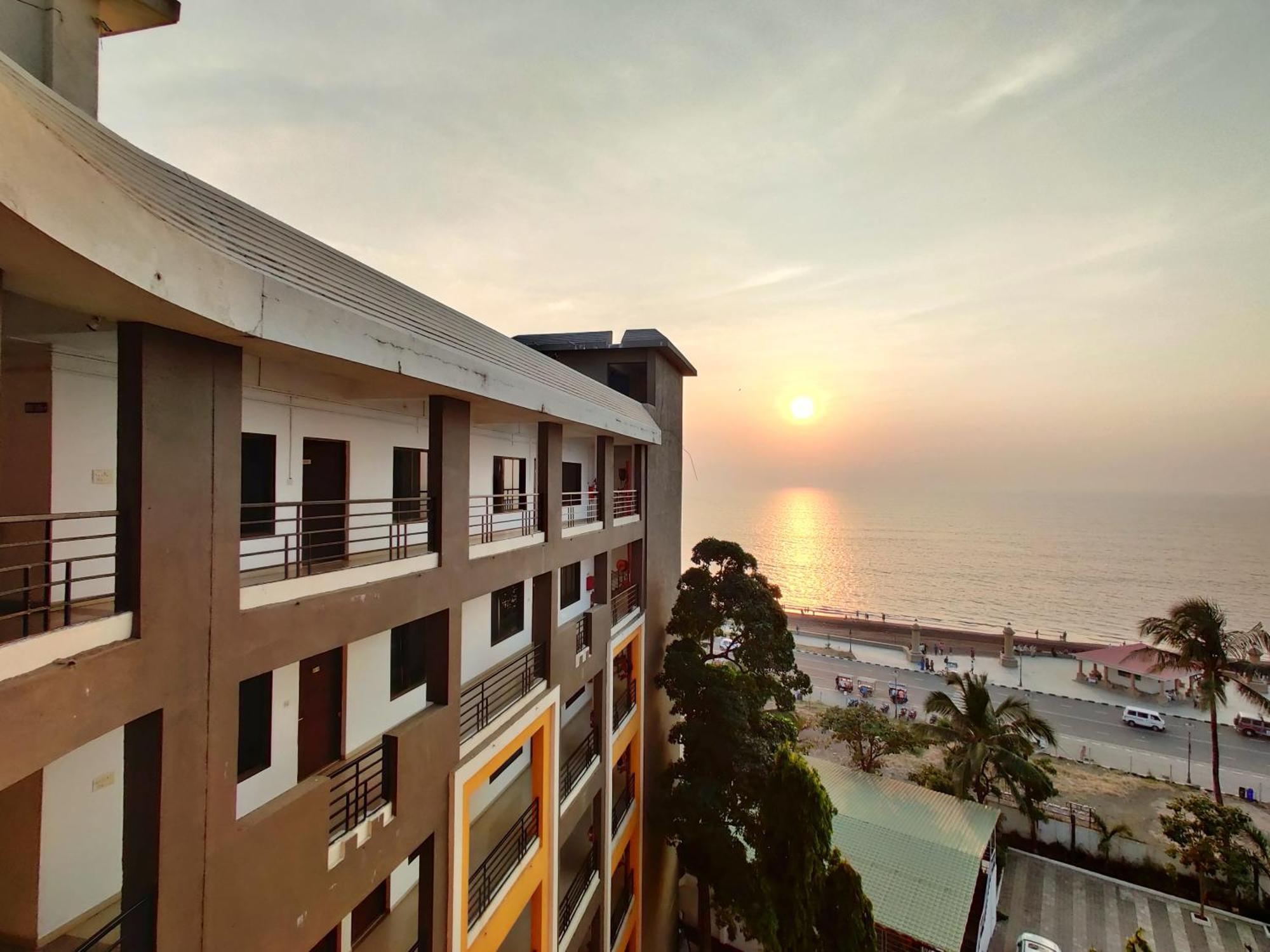 Golden Chariot Hotel Daman Eksteriør billede