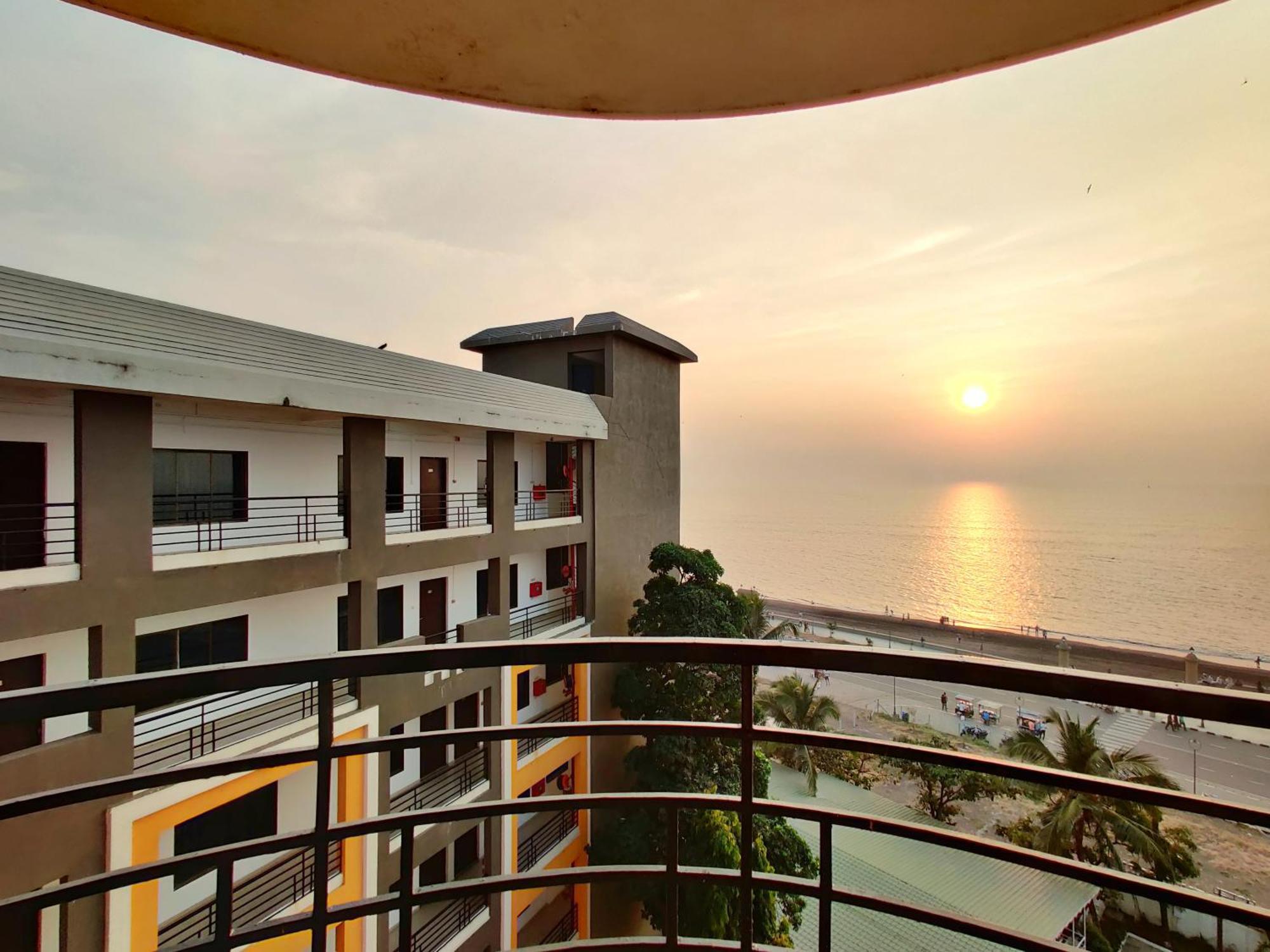 Golden Chariot Hotel Daman Eksteriør billede