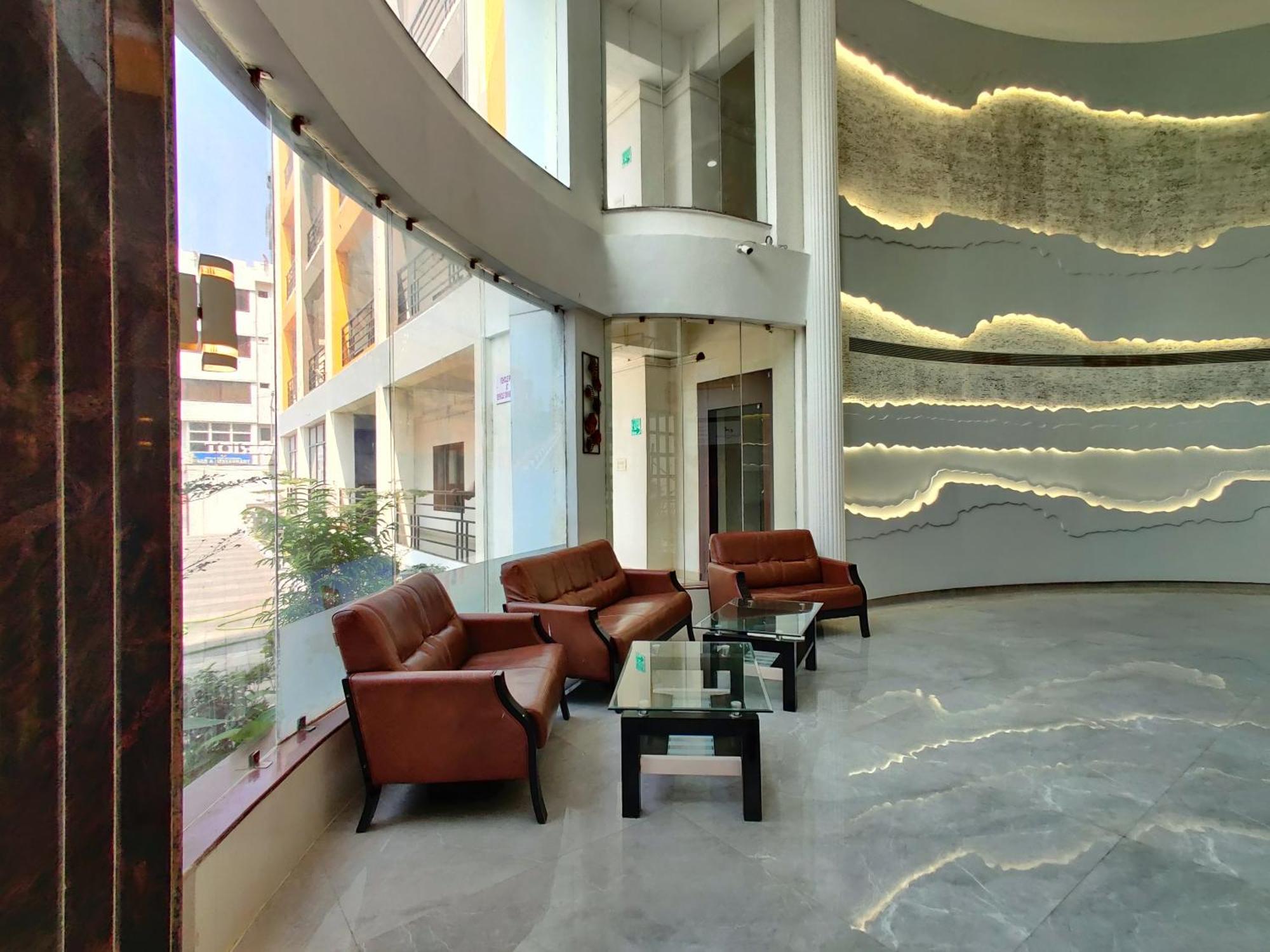 Golden Chariot Hotel Daman Eksteriør billede