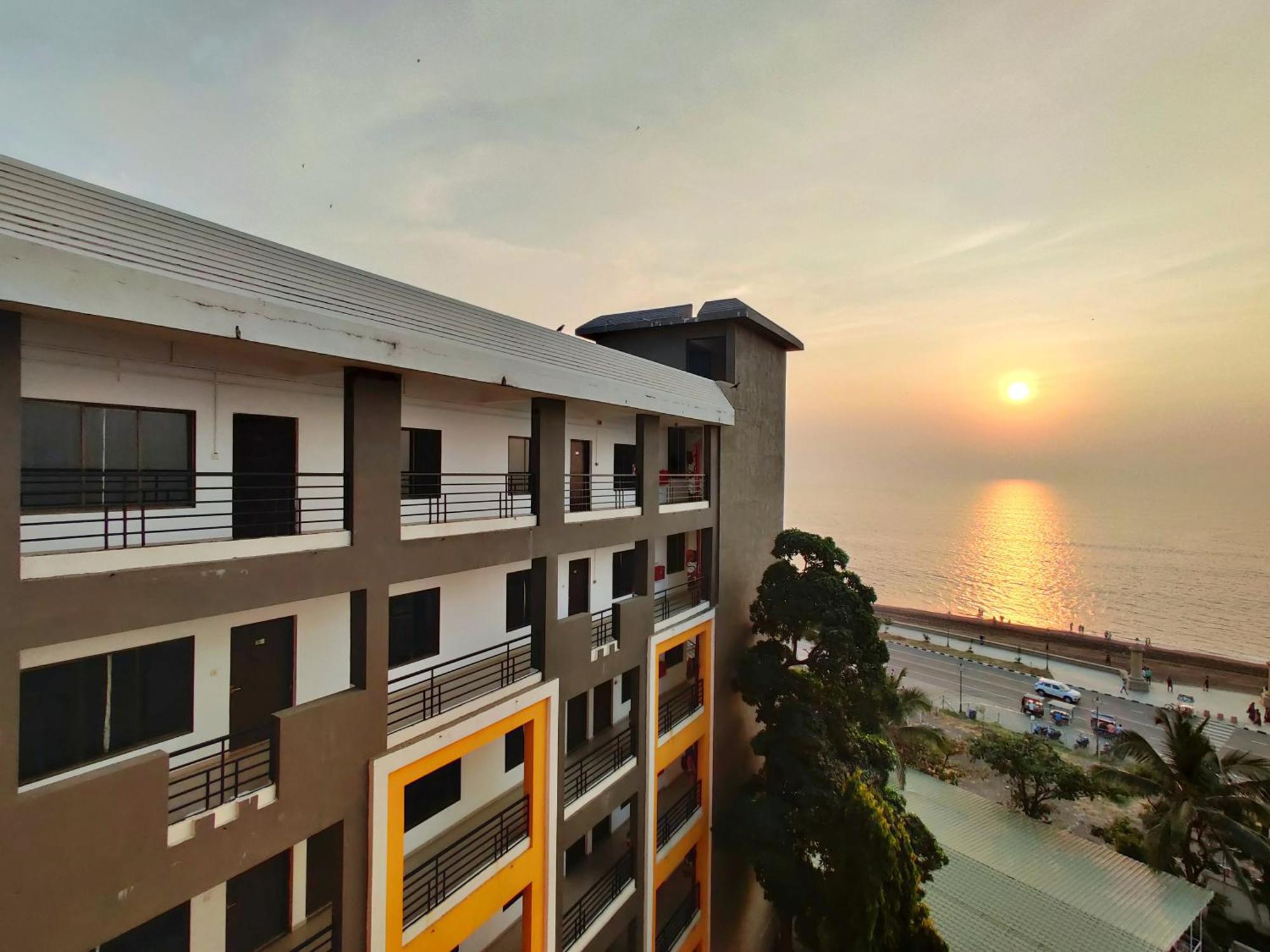 Golden Chariot Hotel Daman Eksteriør billede