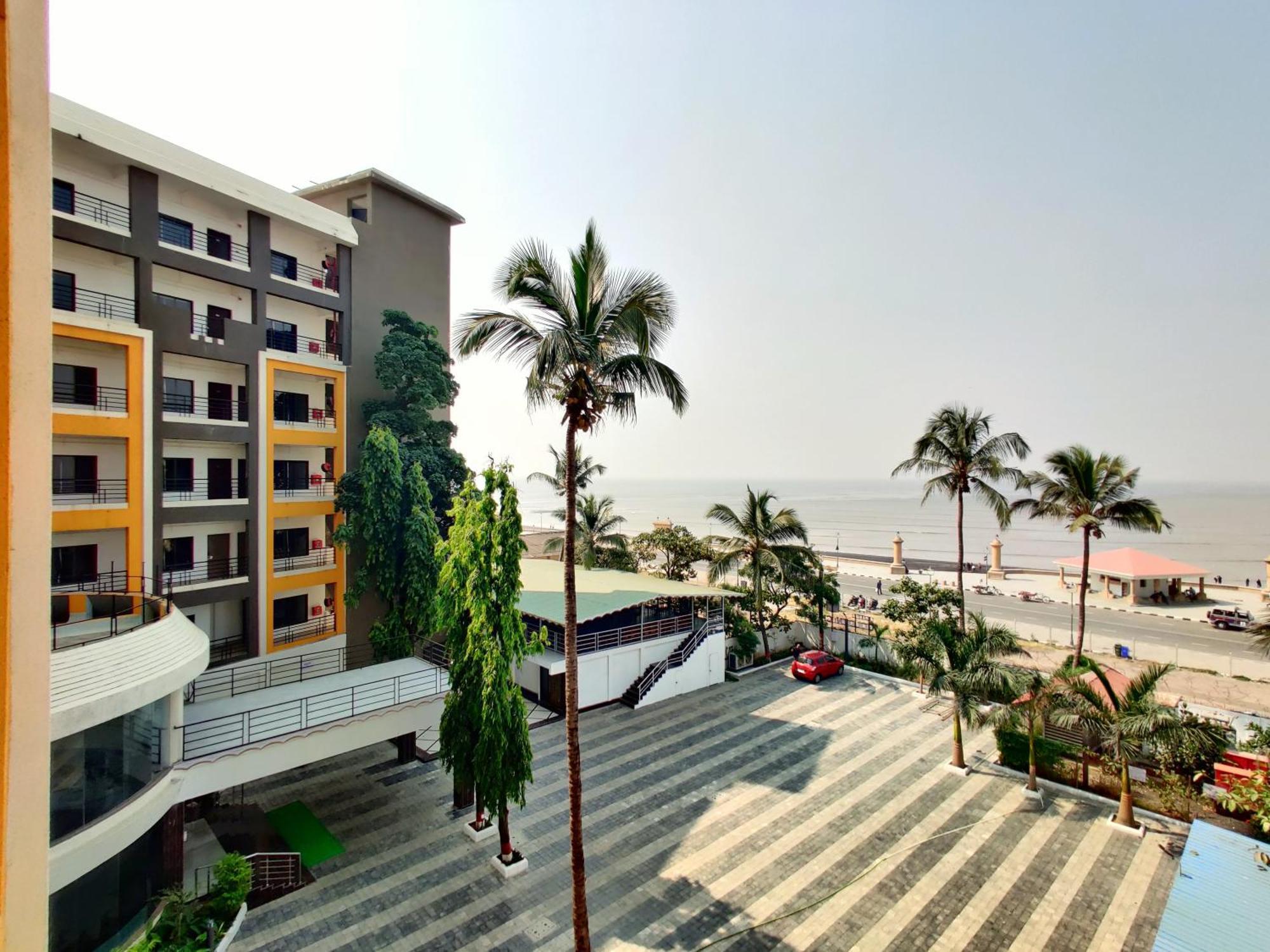 Golden Chariot Hotel Daman Eksteriør billede